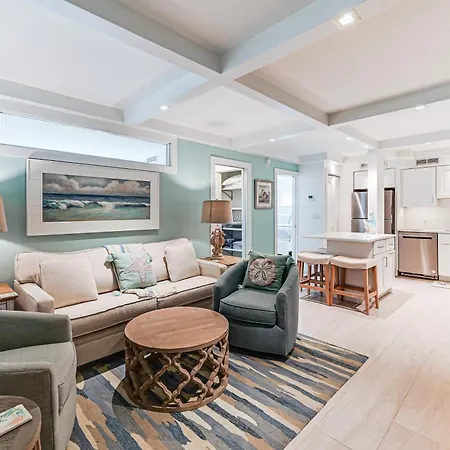 Coastal Downtown Naples Condo - Walk To The Beach!